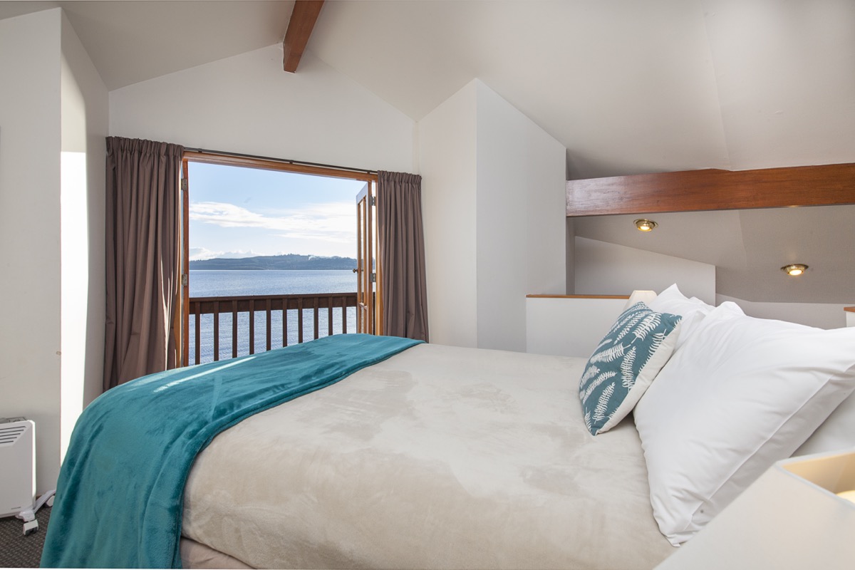 Picture of Lakefront Apartment | Cascades Lakefront Motel Taupō