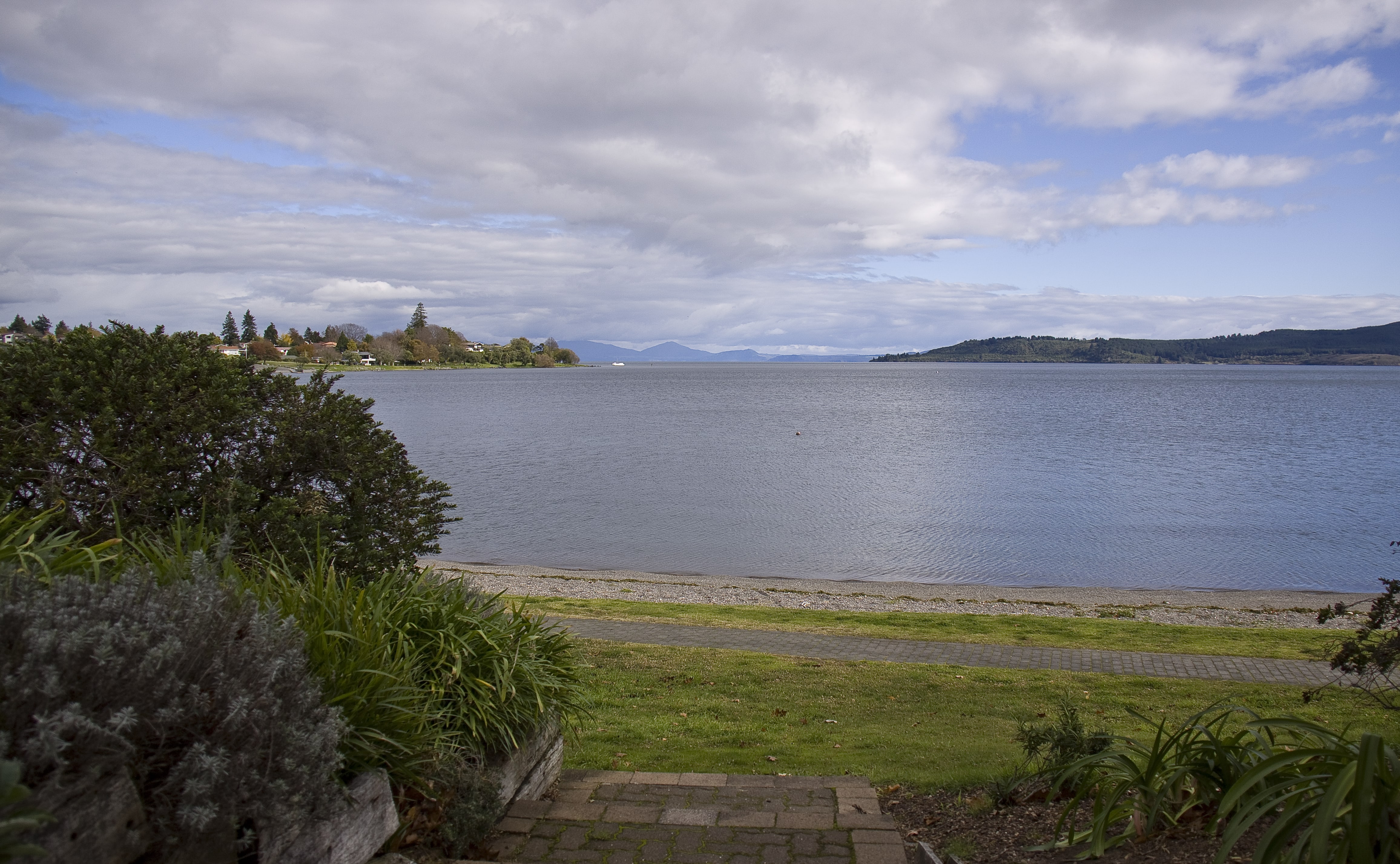 Picture of Lakefront Apartment | Cascades Lakefront Motel Taupō