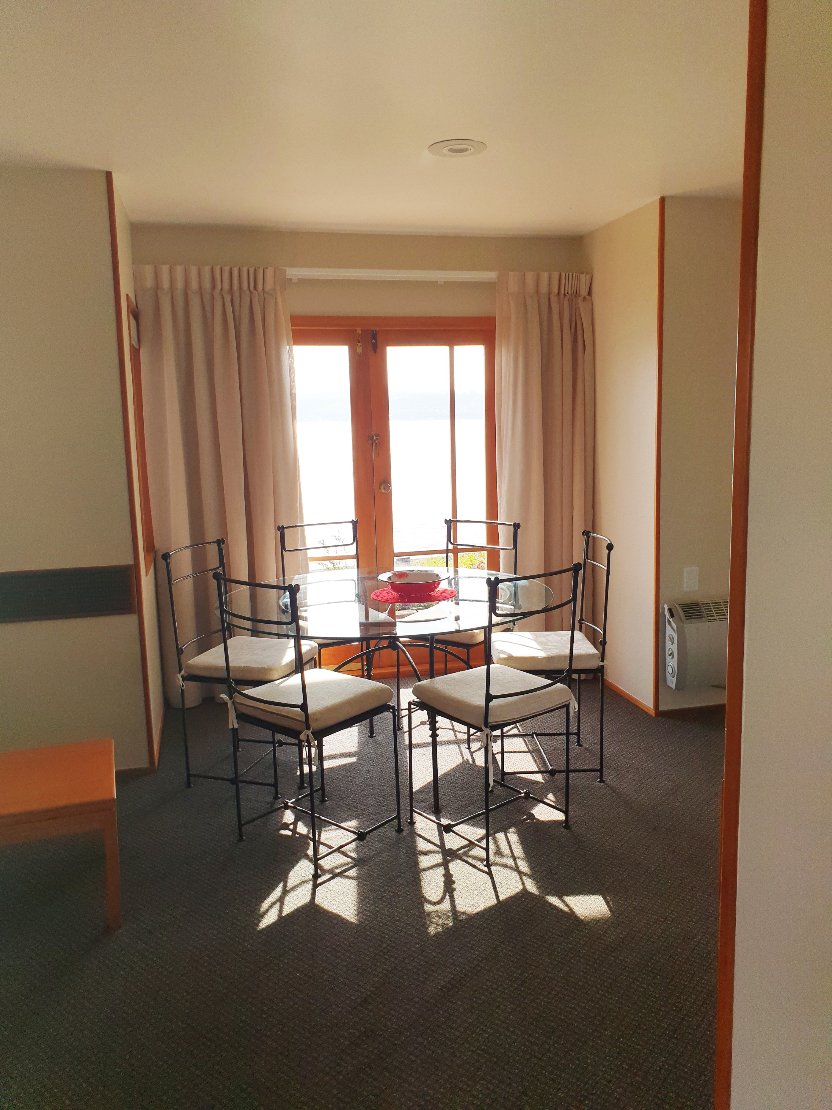Picture of Lakefront Apartment | Cascades Lakefront Motel Taupō