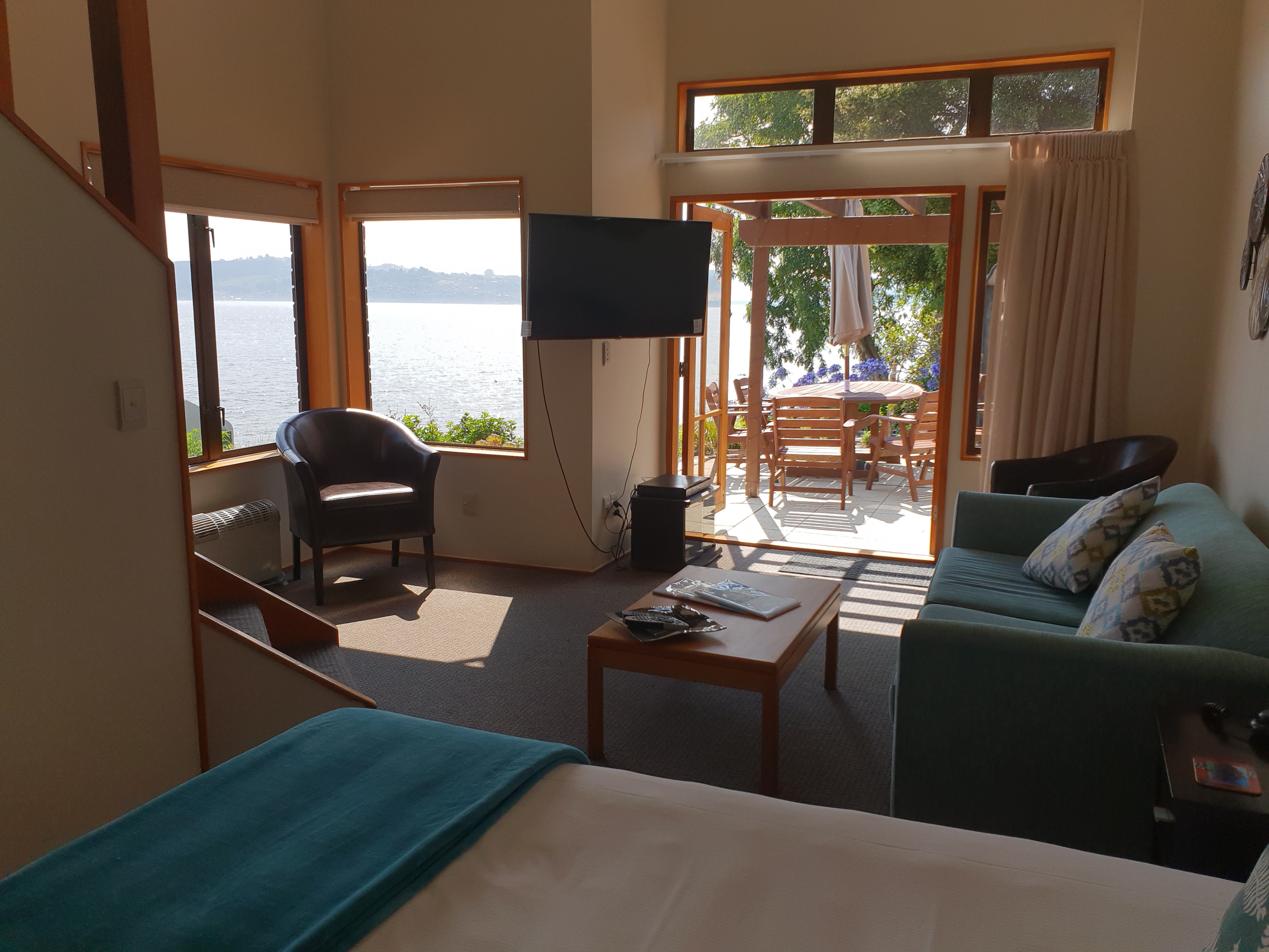 Lakefront Apartment | Cascades Lakefront Motel Taupō - Lakefront Apartments With Lake Access